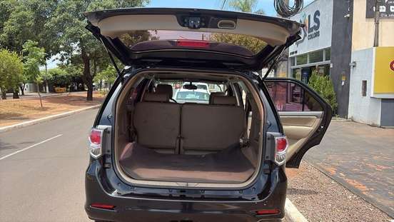 TOYOTA-HILUX SW4-2013