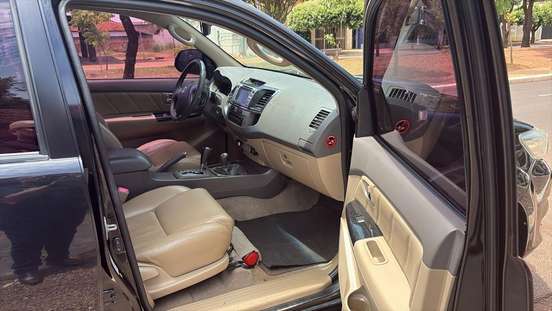 TOYOTA-HILUX SW4-2013