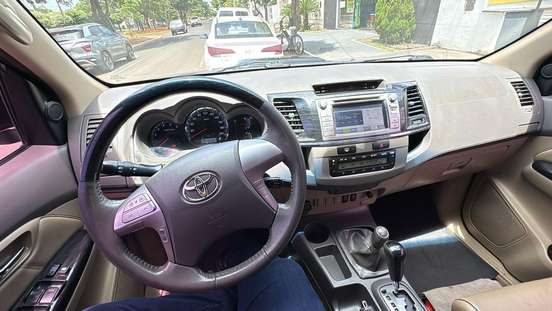 TOYOTA-HILUX SW4-2013