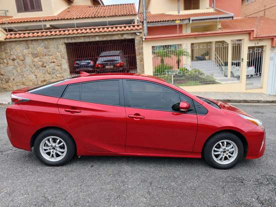 TOYOTA-PRIUS-2016