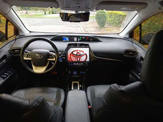 TOYOTA-PRIUS-2016
