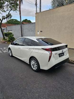 TOYOTA-PRIUS-2018