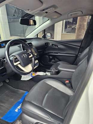 TOYOTA-PRIUS-2018