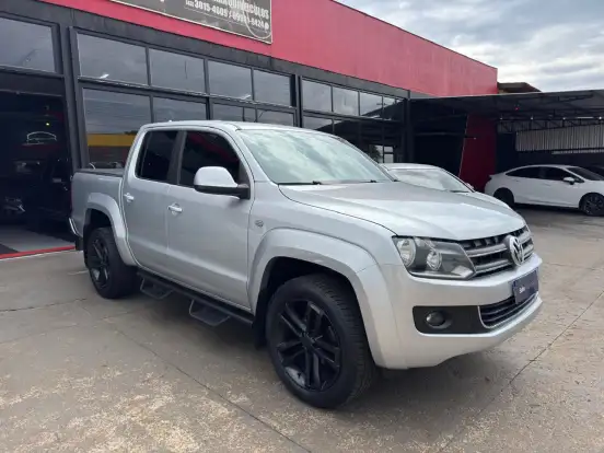 VOLKSWAGEN-AMAROK-2013