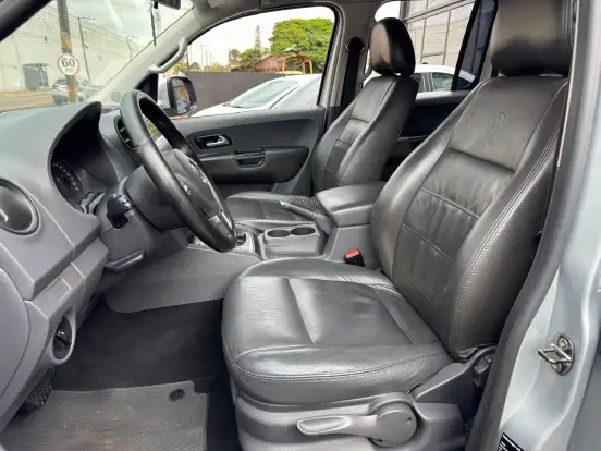VOLKSWAGEN-AMAROK-2013