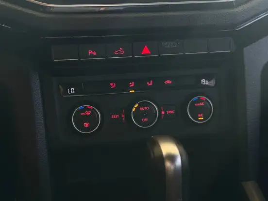 VOLKSWAGEN-AMAROK-2021