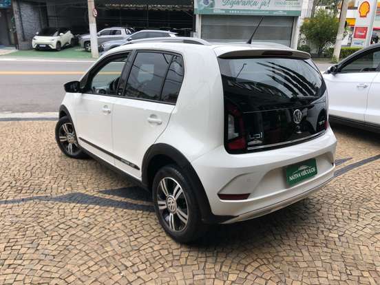 VOLKSWAGEN-CROSS UP-2019
