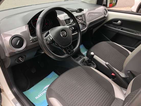 VOLKSWAGEN-CROSS UP-2019