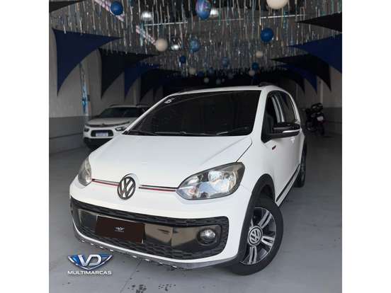 VOLKSWAGEN-CROSS UP-2015