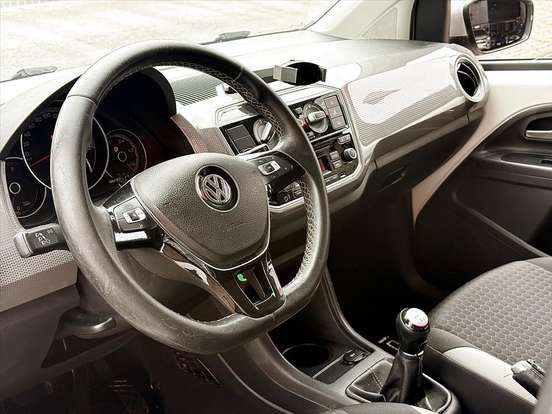 VOLKSWAGEN-CROSS UP-2017