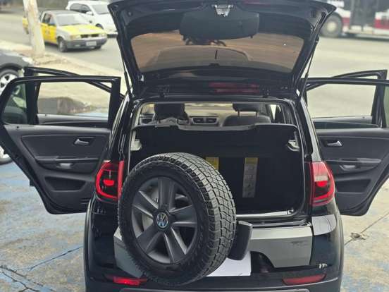 VOLKSWAGEN-CROSSFOX-2011
