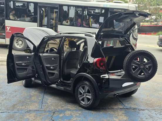 VOLKSWAGEN-CROSSFOX-2011