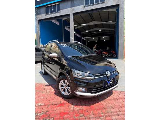 VOLKSWAGEN-CROSSFOX-2016