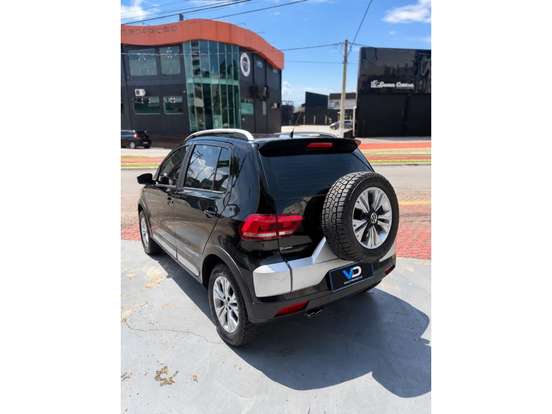 VOLKSWAGEN-CROSSFOX-2016