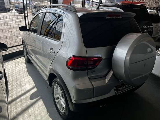 VOLKSWAGEN-CROSSFOX-2015
