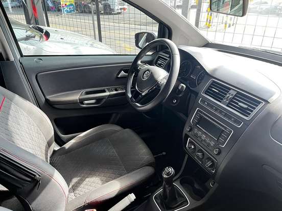 VOLKSWAGEN-CROSSFOX-2015