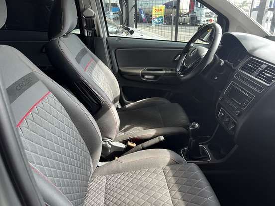 VOLKSWAGEN-CROSSFOX-1.6 MSI FLEX 16V 4P MANUAL VOLKSWAGEN-CROSSFOX-2015