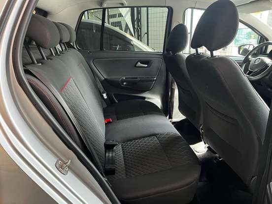 VOLKSWAGEN-CROSSFOX-2015