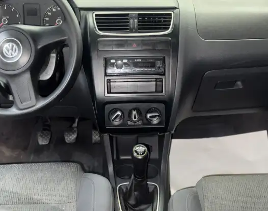 VOLKSWAGEN-FOX-2012