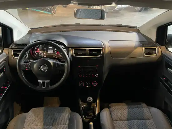 VOLKSWAGEN-FOX-2012