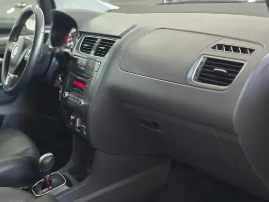 VOLKSWAGEN-FOX-2012