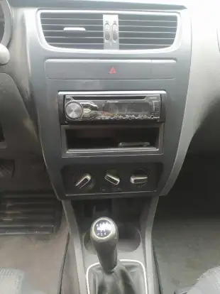 VOLKSWAGEN-FOX-2012