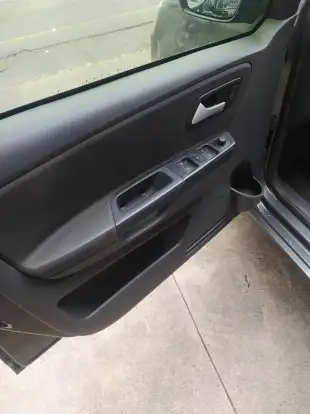VOLKSWAGEN-FOX-2012