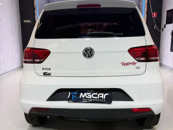 VOLKSWAGEN-FOX-1.6 MI ROCK IN RIO 8V FLEX 4P MANUAL VOLKSWAGEN-FOX-2015