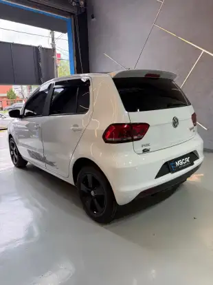 VOLKSWAGEN-FOX-2015