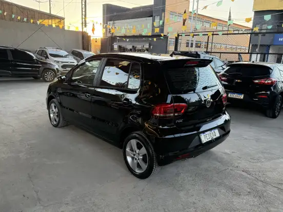 VOLKSWAGEN-FOX-2015