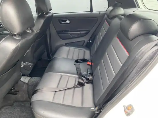 VOLKSWAGEN-FOX-1.6 MI ROCK IN RIO 8V FLEX 4P MANUAL VOLKSWAGEN-FOX-2011