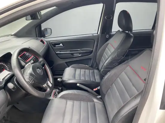 VOLKSWAGEN-FOX-2011