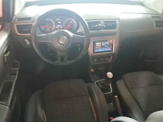 VOLKSWAGEN-FOX-2014