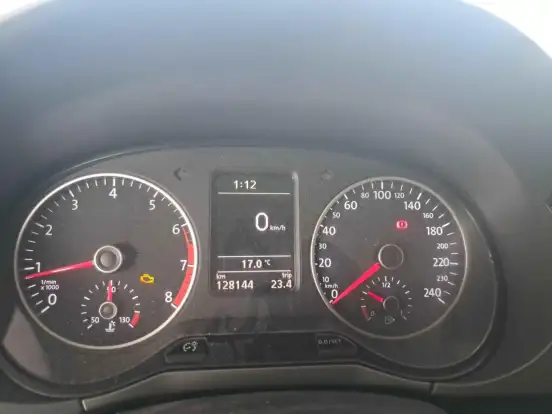 VOLKSWAGEN-FOX-2014