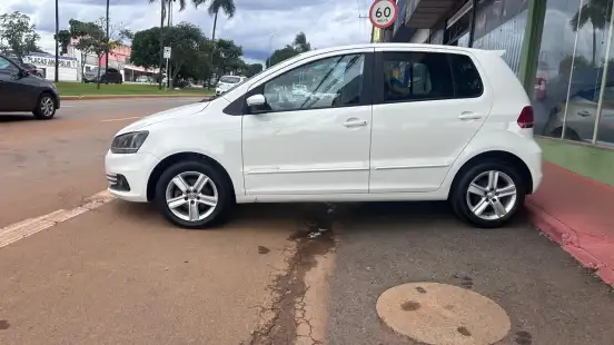VOLKSWAGEN-FOX-2016