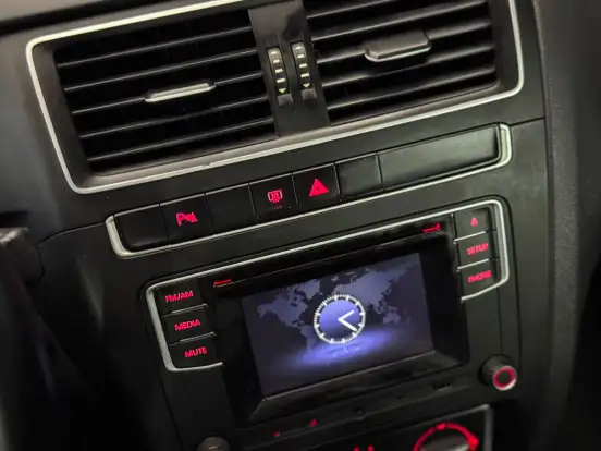VOLKSWAGEN-FOX-2016