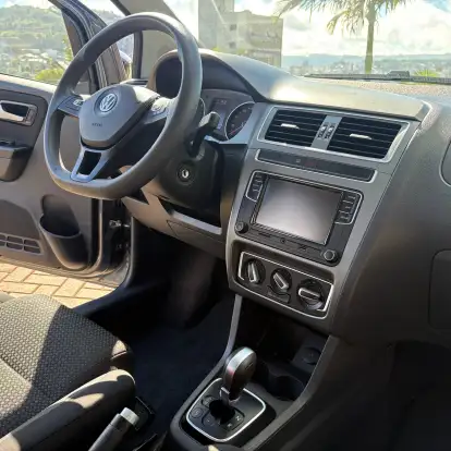 VOLKSWAGEN-FOX-2018