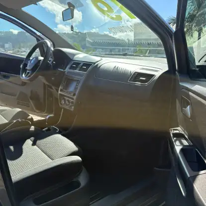 VOLKSWAGEN-FOX-2018