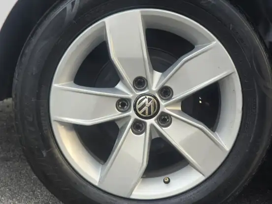 VOLKSWAGEN-FOX-2018