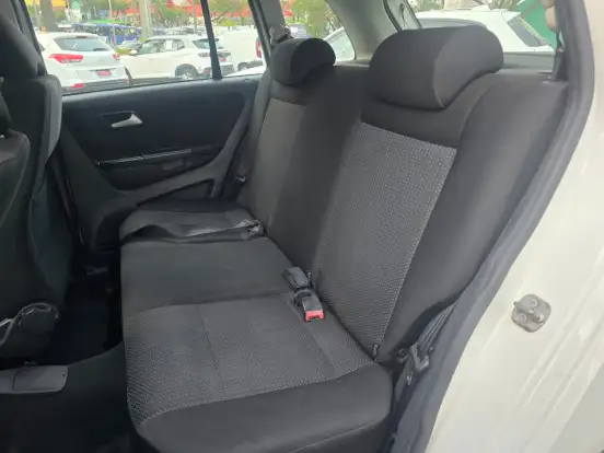 VOLKSWAGEN-FOX-2018