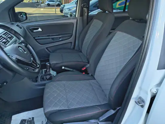 VOLKSWAGEN-FOX-2019