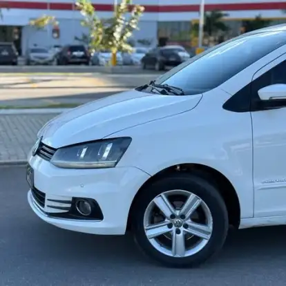 VOLKSWAGEN-FOX-2015