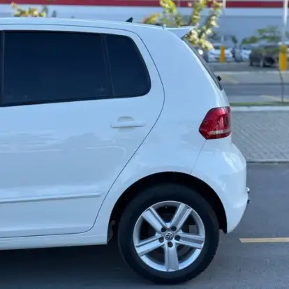 VOLKSWAGEN-FOX-2015