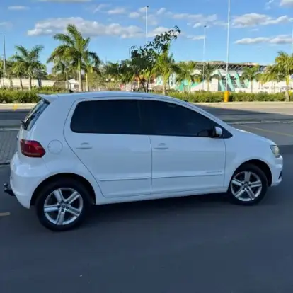 VOLKSWAGEN-FOX-2015