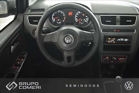 VOLKSWAGEN-FOX-2014