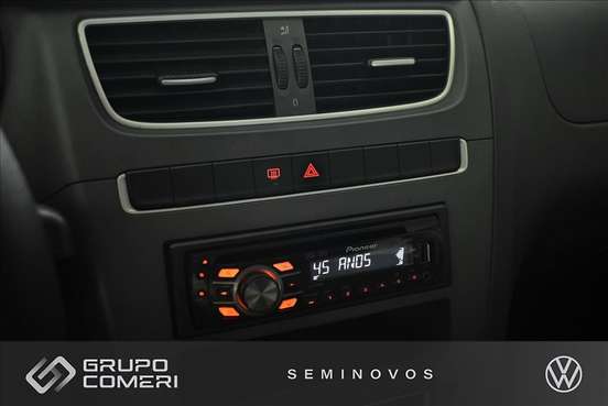 VOLKSWAGEN-FOX-2014