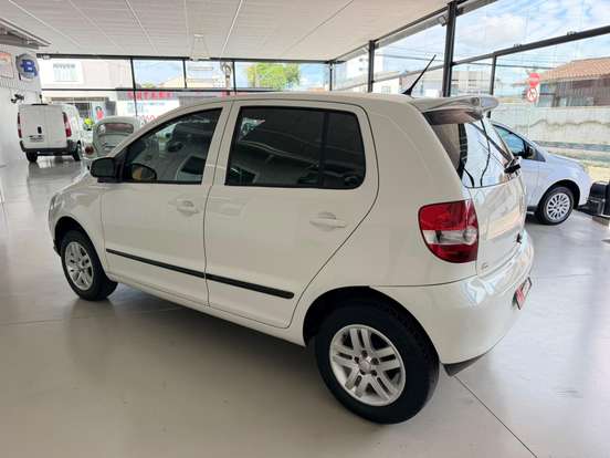 VOLKSWAGEN-FOX-1.0 MI 8V FLEX 4P MANUAL VOLKSWAGEN-FOX-2009