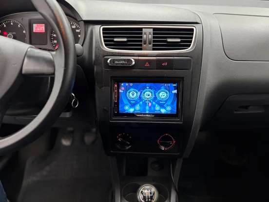 VOLKSWAGEN-FOX-2012