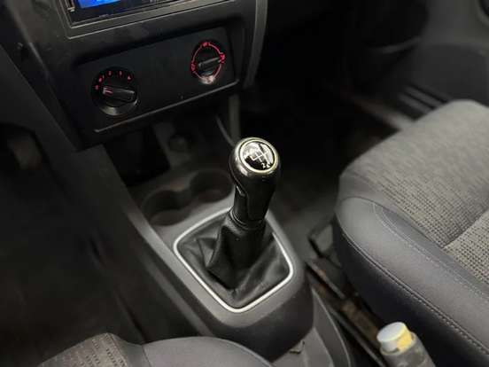VOLKSWAGEN-FOX-2012