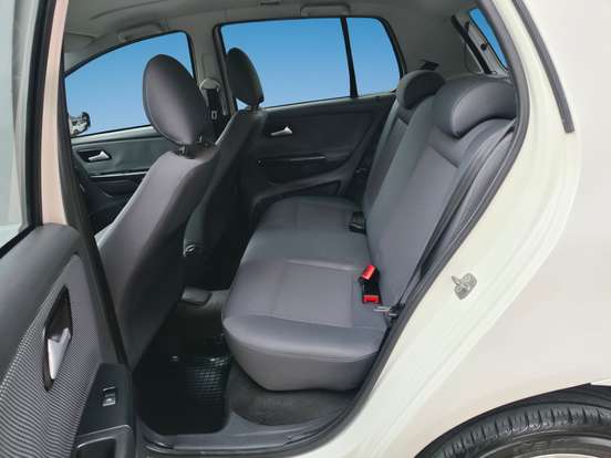 VOLKSWAGEN-FOX-1.6 MI 8V FLEX 4P AUTOMATIZADO VOLKSWAGEN-FOX-2011